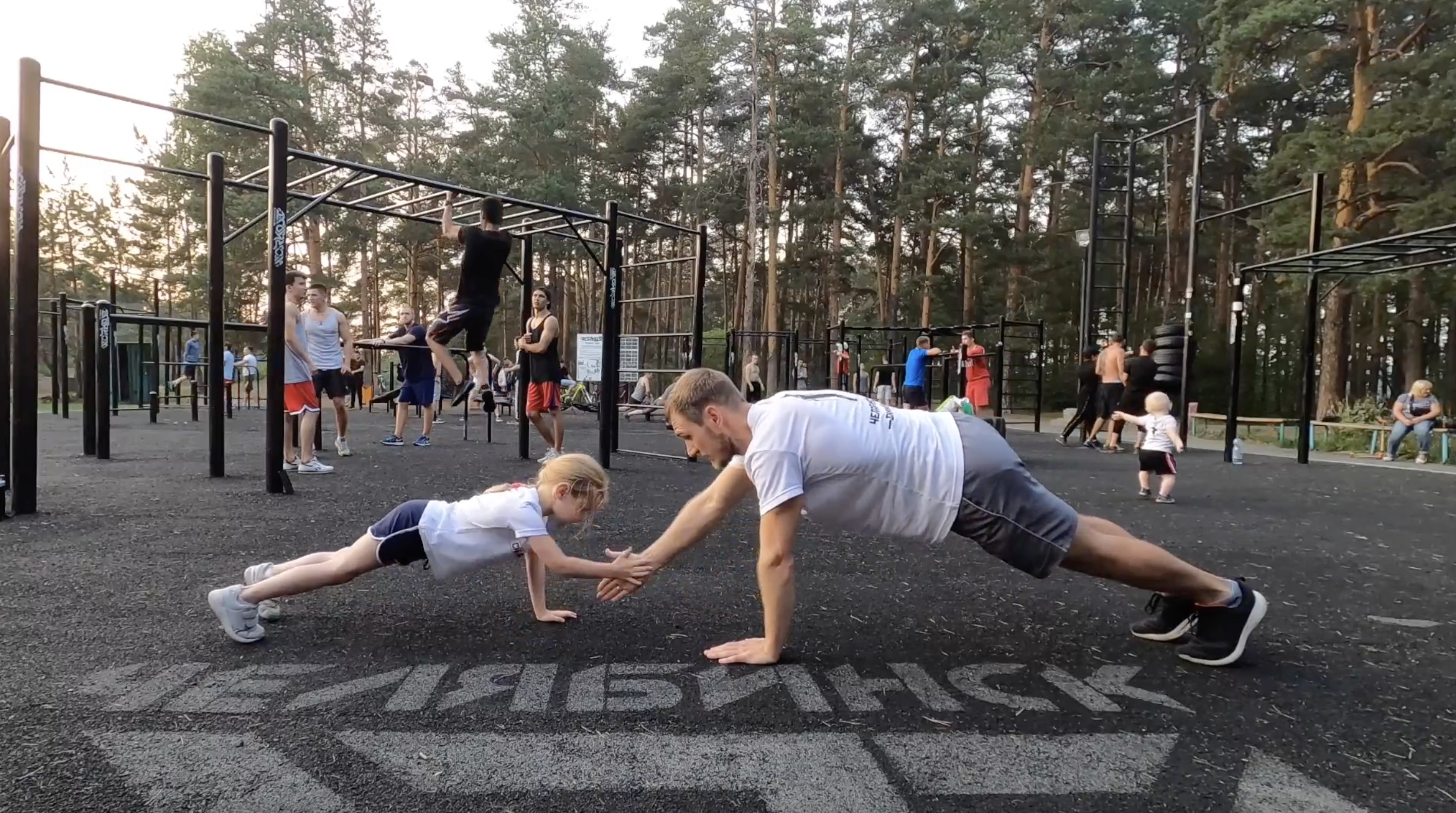 Дети выбрали победителя всероссийского конкурса пользовательского видео «Отец года» 2025